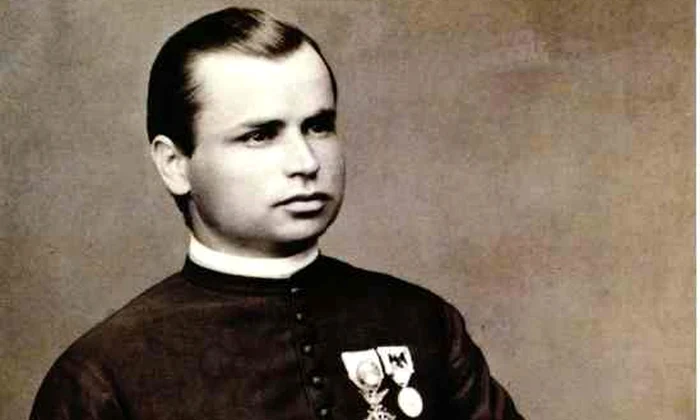 Preotul Augustin Weber (1833-1909), purtând Ordinul mexican imperial „El Orden Imperial de Nuestra Señora de Guadalupe“. Fotografie din colecţia Episcopiei Romano-Catolice de Timișoara
