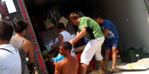 În anul 2011 un alt TIR a fost jefuit în localitatea Coţofenii din Faţă de peste 100 de romi