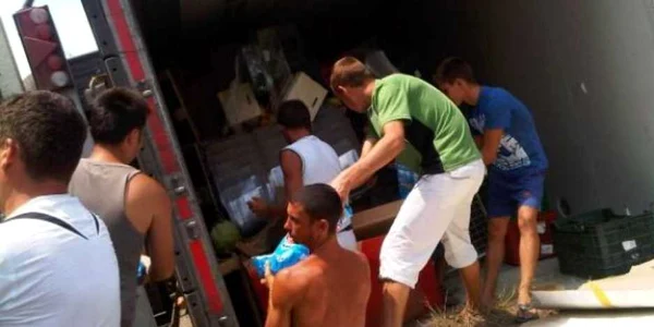 În anul 2011 un alt TIR a fost jefuit în localitatea Coţofenii din Faţă de peste 100 de romi