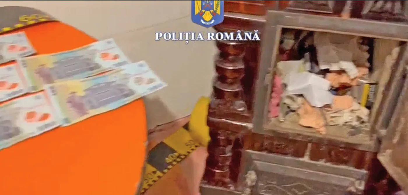 Poliţiştii au găsit o parte din bani în soba casei lui