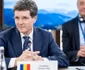 Nicușor Dan, în timp ce își ridică șosetele la summitul din Ucraina, sub privirile nedumerite ale lui Zelenski