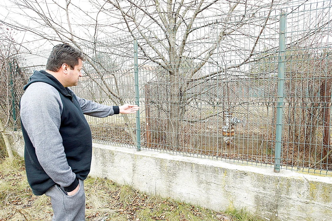 Gabi Oprea, finul lui Reghe, ne-a arătat puţul de vizavi de casa antrenorului