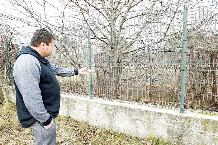 Gabi Oprea, finul lui Reghe, ne-a arătat puţul de vizavi de casa antrenorului