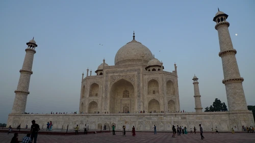 Taj Mahal – o poveste cu dragoste şi îmbrînceli jpeg