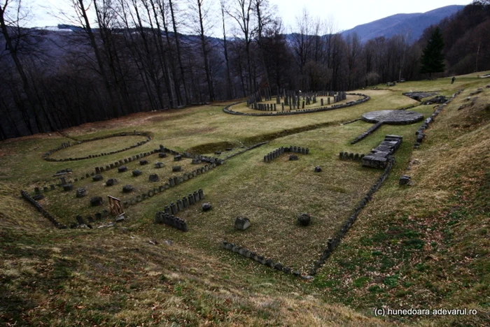 Sarmizegetusa Regia a trecut în 1980 printr-un proiect de consolidare care a stârnit controverse.