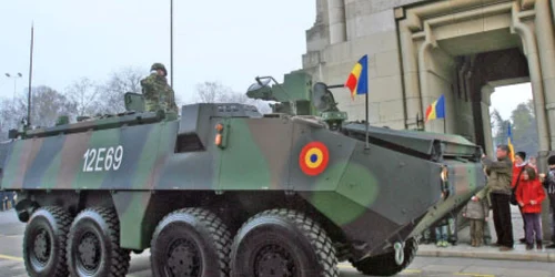 Transportorul Piranha – victorios la parada militară Foto: Lucian Muntean