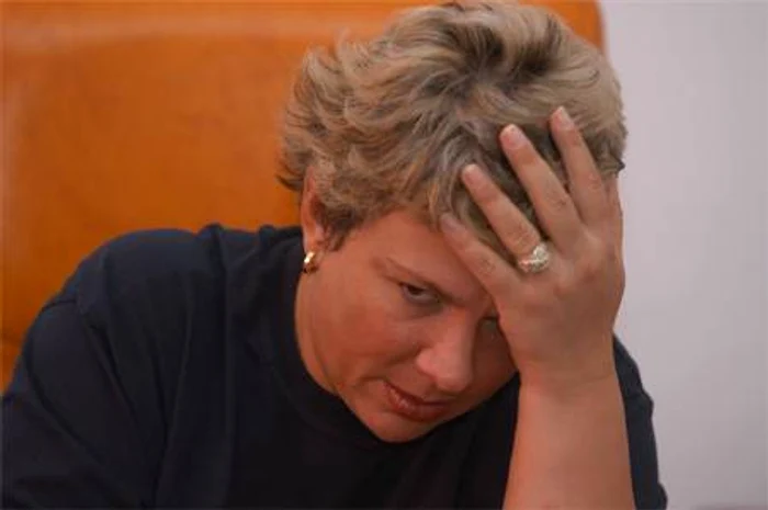 
    Teo Trandafir in lacrimi (Caputră WOWbiz)  