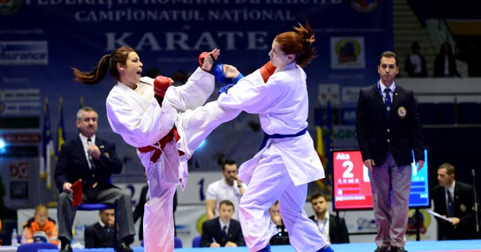 Imagine de la campionatul naţional de karate: nici fetele nu se menajează FOTO Jass Advertising