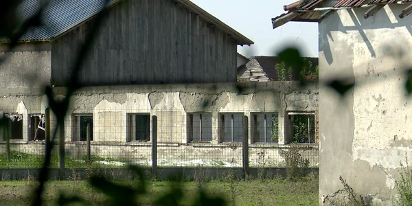 ruine ferma partidului (4) png