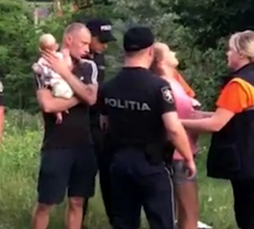 
    Un copil de câteva luni a fost neglijat de mama luiFoto: captură video  
