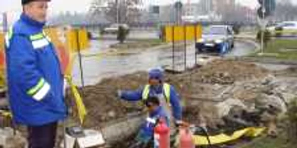 Muncitorii de la Distrigaz Sud intervin la dezafectarea unei conducte 