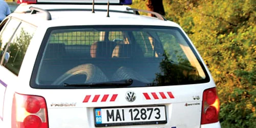 Reşiţa: ORAŞUL PE SCURT / A intrat cu maşina în casă