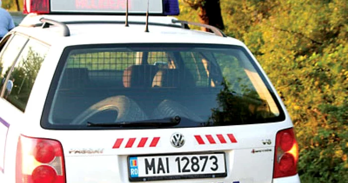 Reşiţa: ORAŞUL PE SCURT / A intrat cu maşina în casă