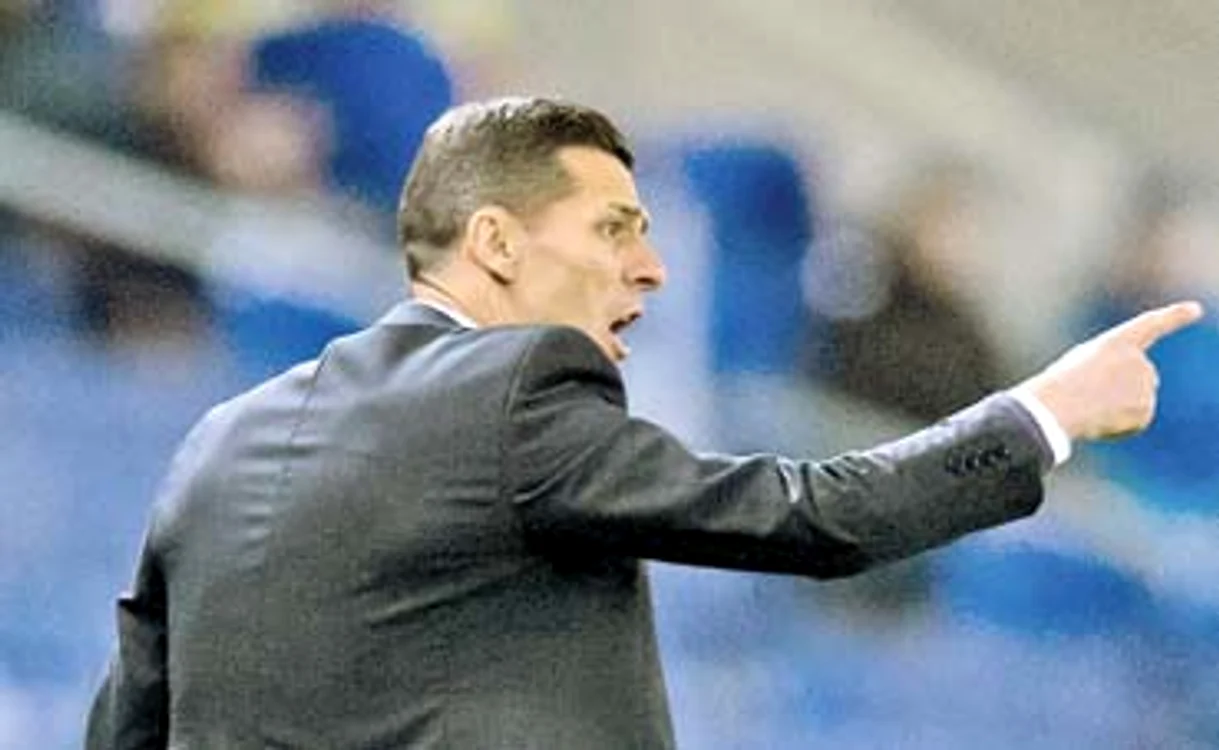 
    Costel Gâlcă îşi joacă  postul la Espanyol  contra “liliecilor“Foto: Gettyimages  
