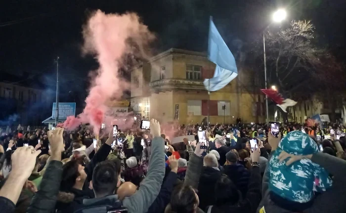 Mii de studenți au ieșit din nou să protesteze în Serbia FOTO @SimeunovicBajic / X