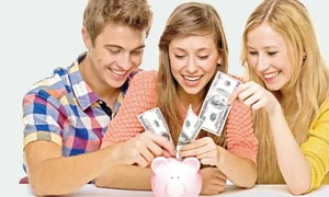 Banii pe care adolescenţii îi economisesc sunt apoi investiţi în dispozitive IT, softuri sau electronice   