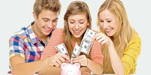Banii pe care adolescenţii îi economisesc sunt apoi investiţi în dispozitive IT, softuri sau electronice   
