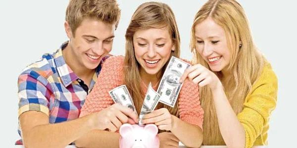 Banii pe care adolescenţii îi economisesc sunt apoi investiţi în dispozitive IT, softuri sau electronice   