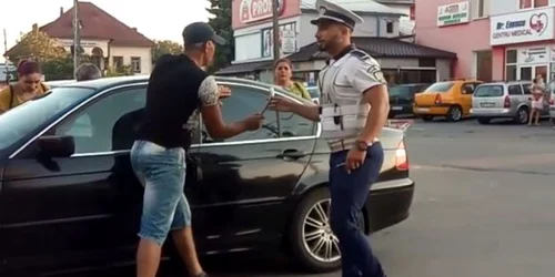 copil uitat in masina