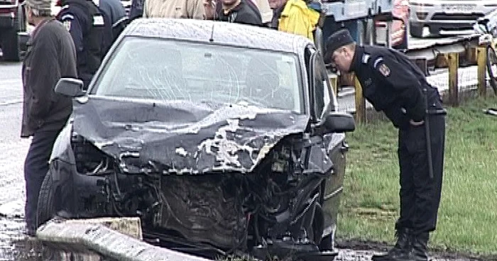 Din cele două maşini implicate în accident nu a mai rămas nimic