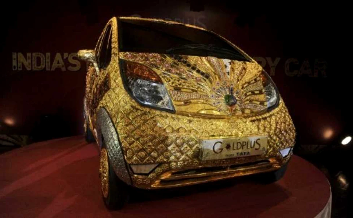 Tata Nano, îmbrăcată în aur
