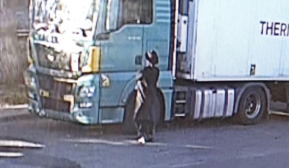 Operaţiunea „Năvodul”. Imagini cu elveţianul drogat încercând să fure un TIR. Îl căuta pe Dracula ca să-l ajute „să devină vampir”, dar a ajuns în arest