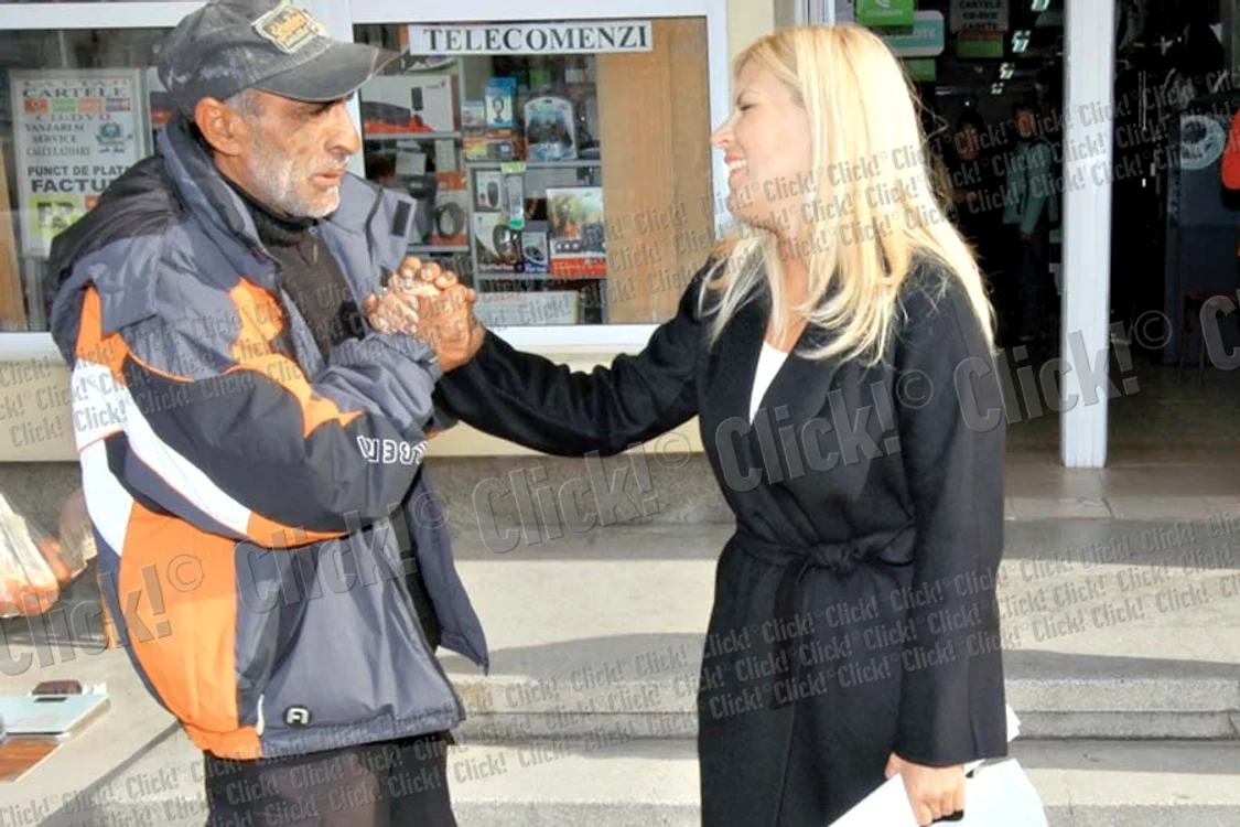 La slujba de Sfântul Dumitru, între două rugăciuni, Elena Udrea a luat în braţe un bebeluş