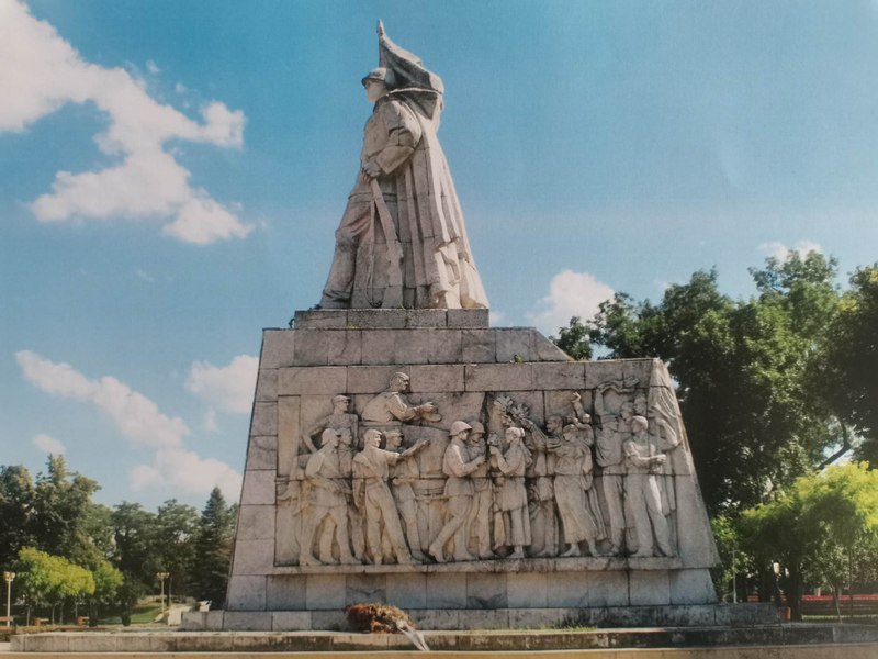 „Statuia Ostașului Sovietic” a căzut în dizgrație. Autoritățile din Timișoara sunt de acord cu mutarea ei din Centru
