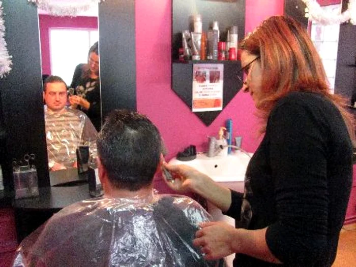 Bărbaţii au umplut până la refuz saloanele de înfrumuseţare