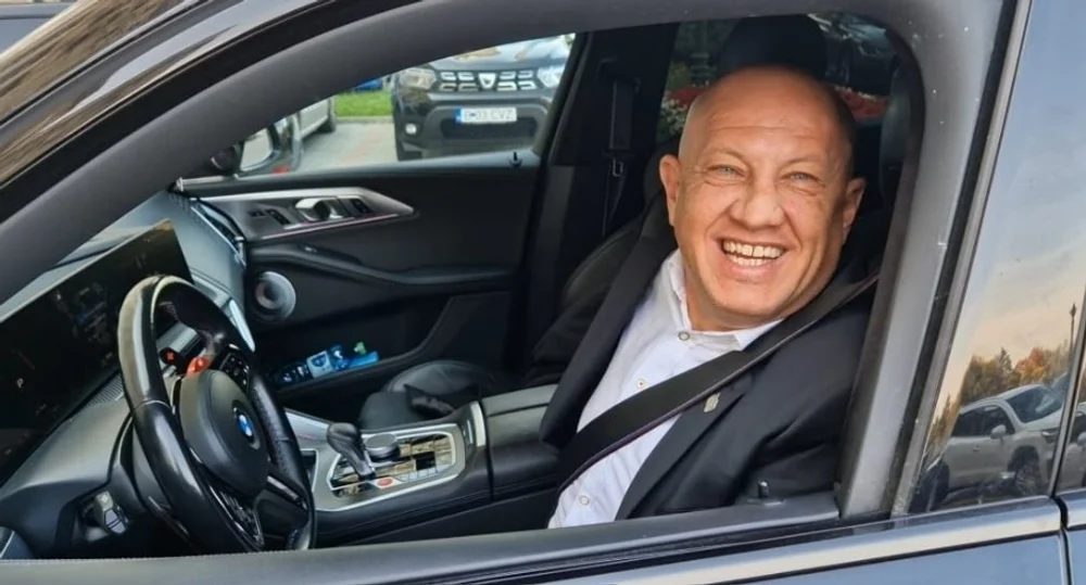 Deputatul PSD Iulian Ciortea, care-şi „face plăcerile” conducând maşini de lux, a fost trimis în judecată de DNA. A minţit poliţia pentru a scăpa de o amendă auto