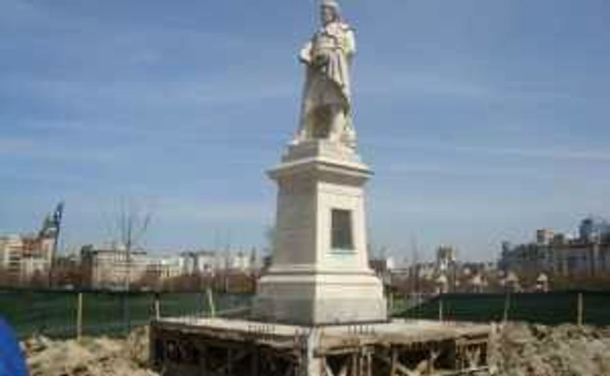 Statuile de la Universitate, pregătite pentru a fi aduse înapoi