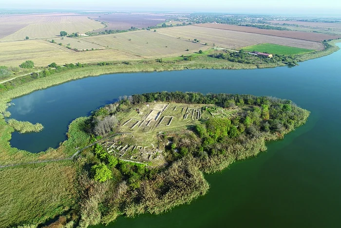 Complexul arheologic de la Durankulak (Bulgaria), așezare întemeiată de reprezentanţii culturii Hamangia (foto: Ivan Vajsov / Wikimedia Commons)
