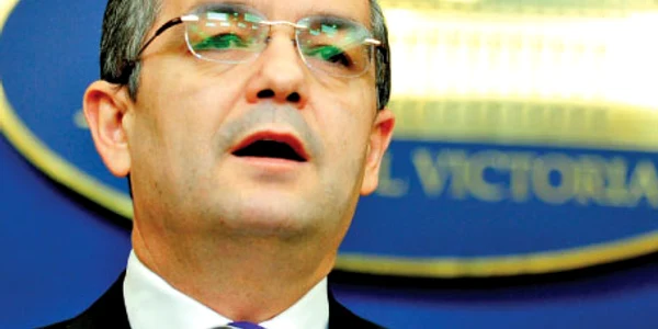 Premierul consideră că schimbările „de la portar până la ministru“ sunt „ o pacoste“ 