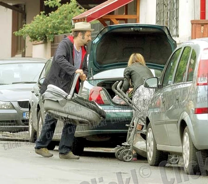 
    La 28 de ani, Dana Rogoz  se descurcă onorabil în  rol de mamă şi soţie (Fotografii: Blitz)  