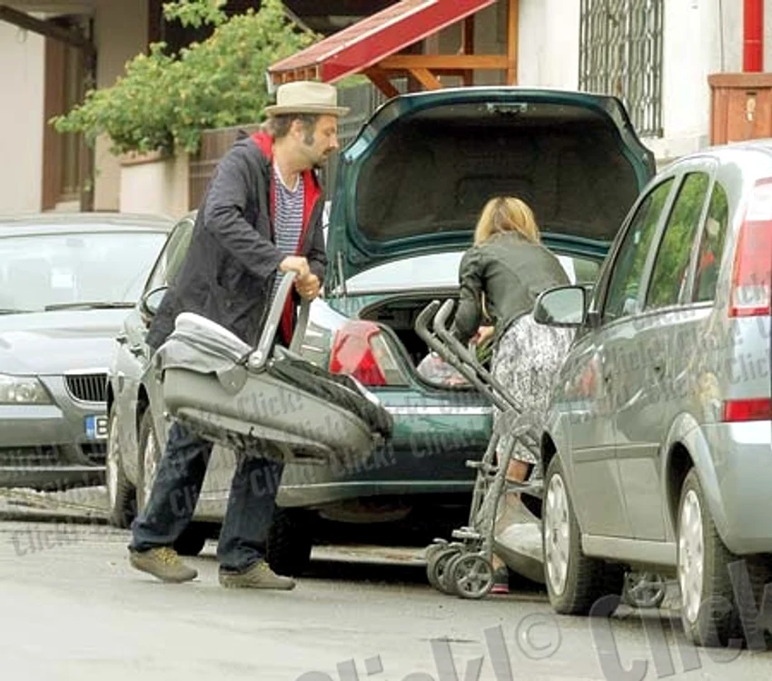 
    La 28 de ani, Dana Rogoz  se descurcă onorabil în  rol de mamă şi soţie (Fotografii: Blitz)  