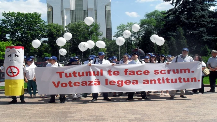 Mai multe organizaţii neguvernamentale au cerut votarea pachetului de lege antitutun