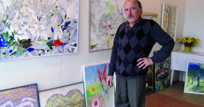 Artistul Ion Bobeică a pregătit tablourile pentru licitaţie