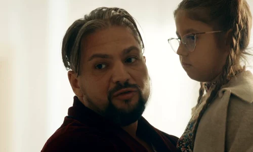 "Abia aștept s-o văd pe marele ecran și să văd filmul, care cred că este excepțional!", mai spune Connect-R
