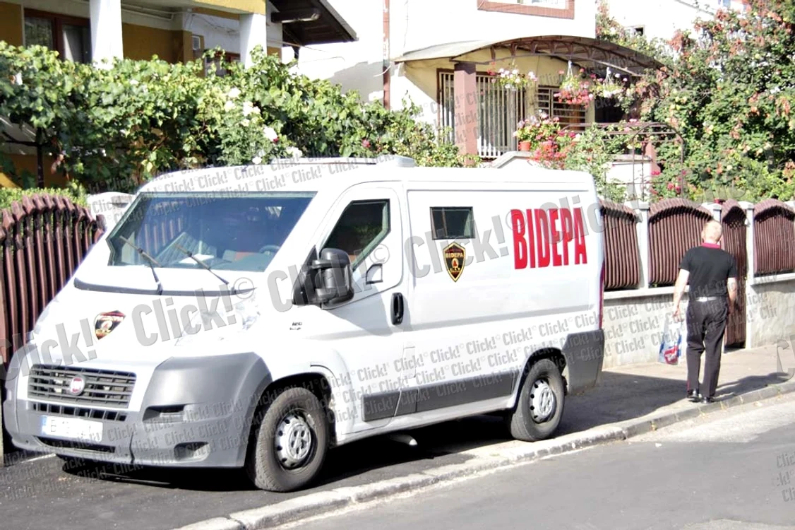 
    Cei doi agenţi lucrează la firma BIDEPA  