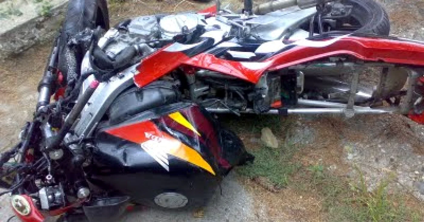 Motocicleta a fost făcută praf
