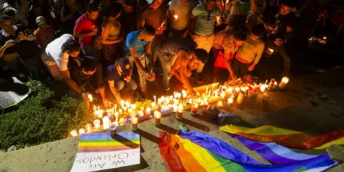 Omagiu adus victimelor masacrului din Orlando FOTO EPA via BBC