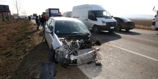 Iaşi: Trei persoane au ajuns la spital în urma unui accident rutier