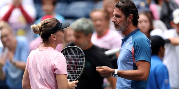 2 3 front halep Mouratoglou jpg