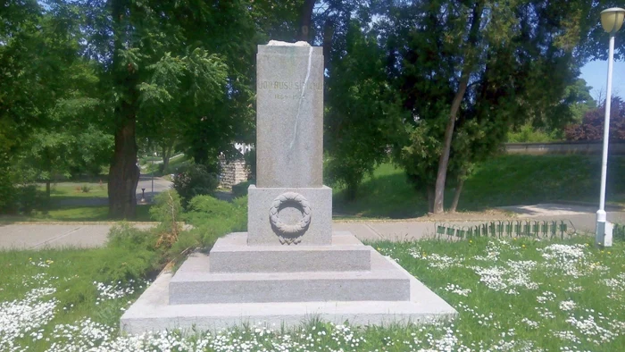 Aici a fost bustul istoricului Şirianu. FOTO PM Arad