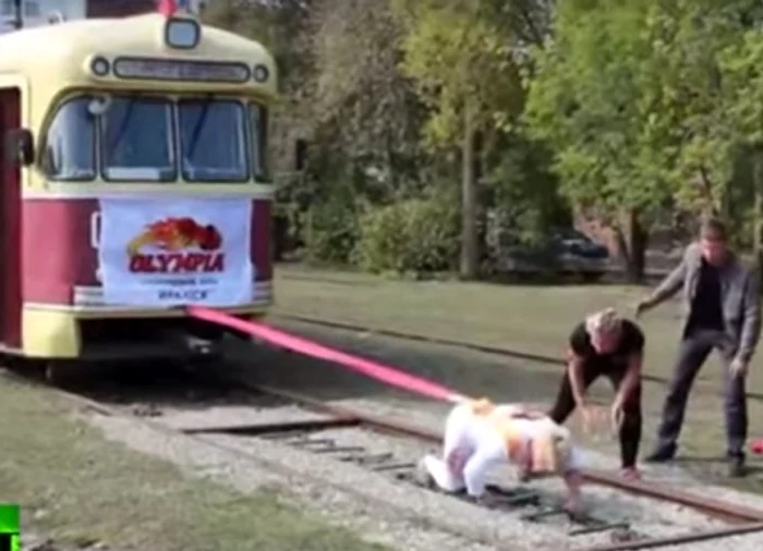 Femeia este campioană la ridicare de greutăți maximeFoto: captură video Youtube