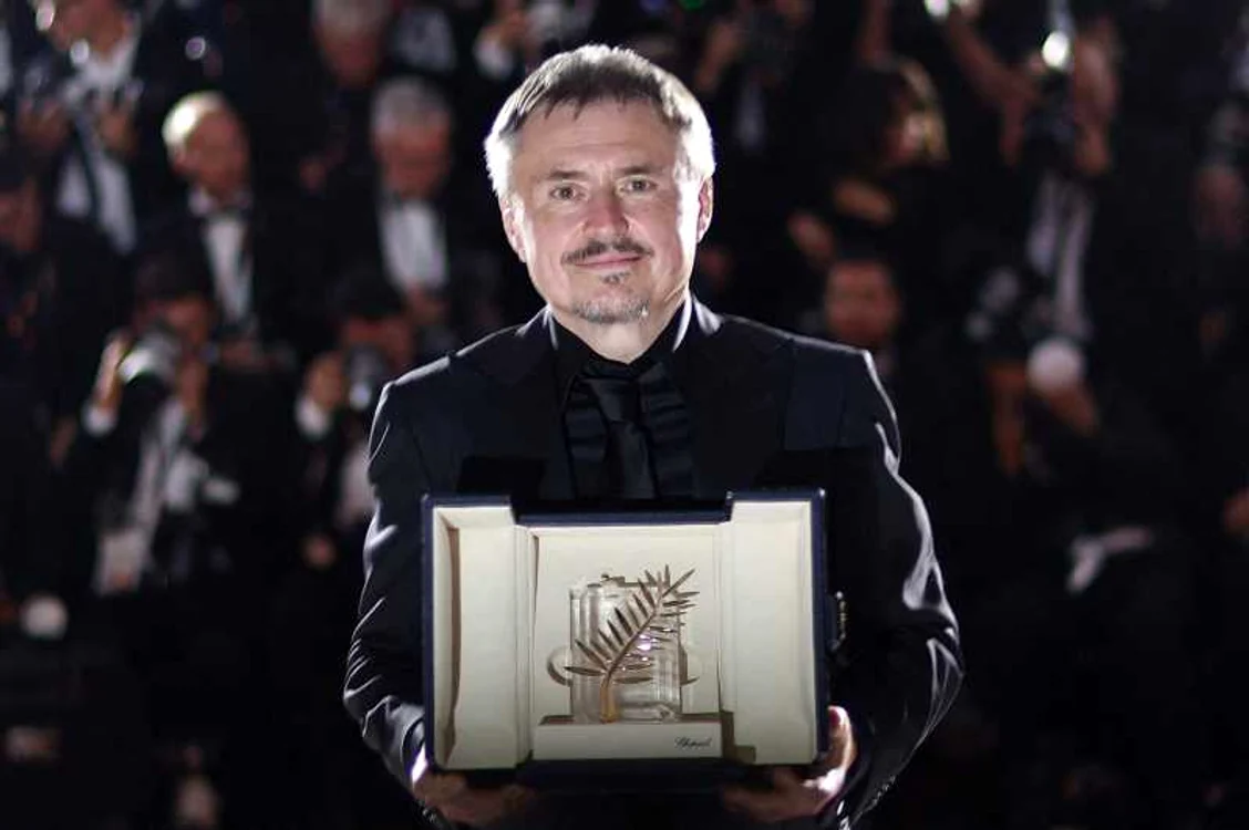 Cristian Mungiu s-a întors în România cu trofeul Palme D'or / FOTO: social media