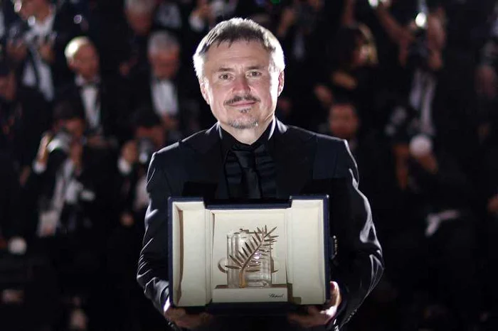 Cristian Mungiu s-a întors în România cu trofeul Palme D'or / FOTO: social media