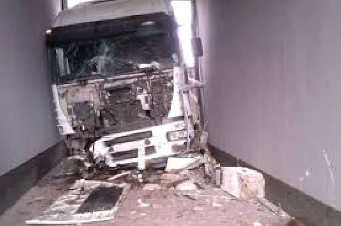 Şoferul TIR-ului a încercat să evite accidentul, însă a intrat într-o casă Foto: Arhiva