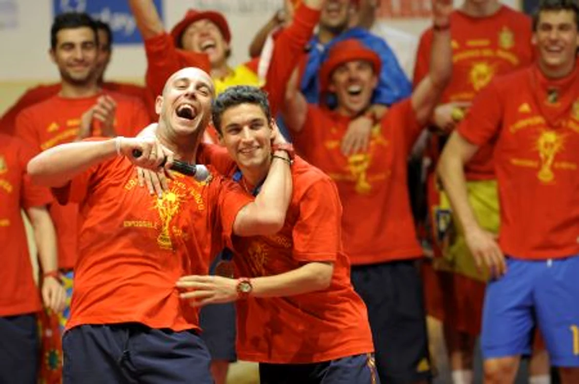 
    Pepe Reina a făcut show la prezentarea jucătorilor  