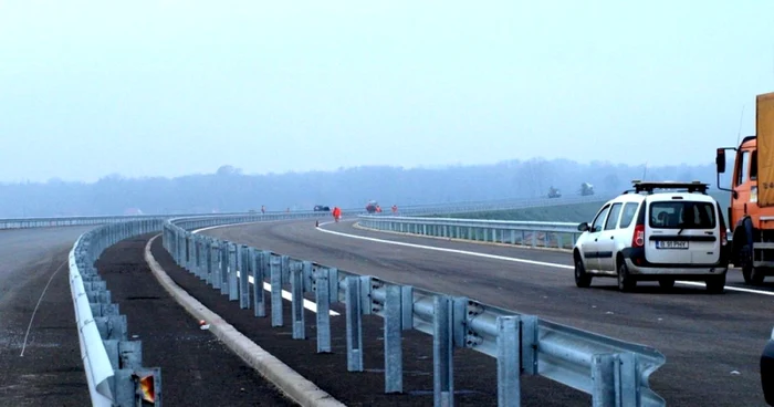 Reparaţiile sunt în toi pe autostradă FOTO Adevărul